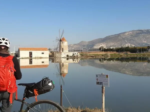 Kitesurf e Cicloturismo: Un Binomio Perfetto per Esplorare lo Stagnone di Marsala